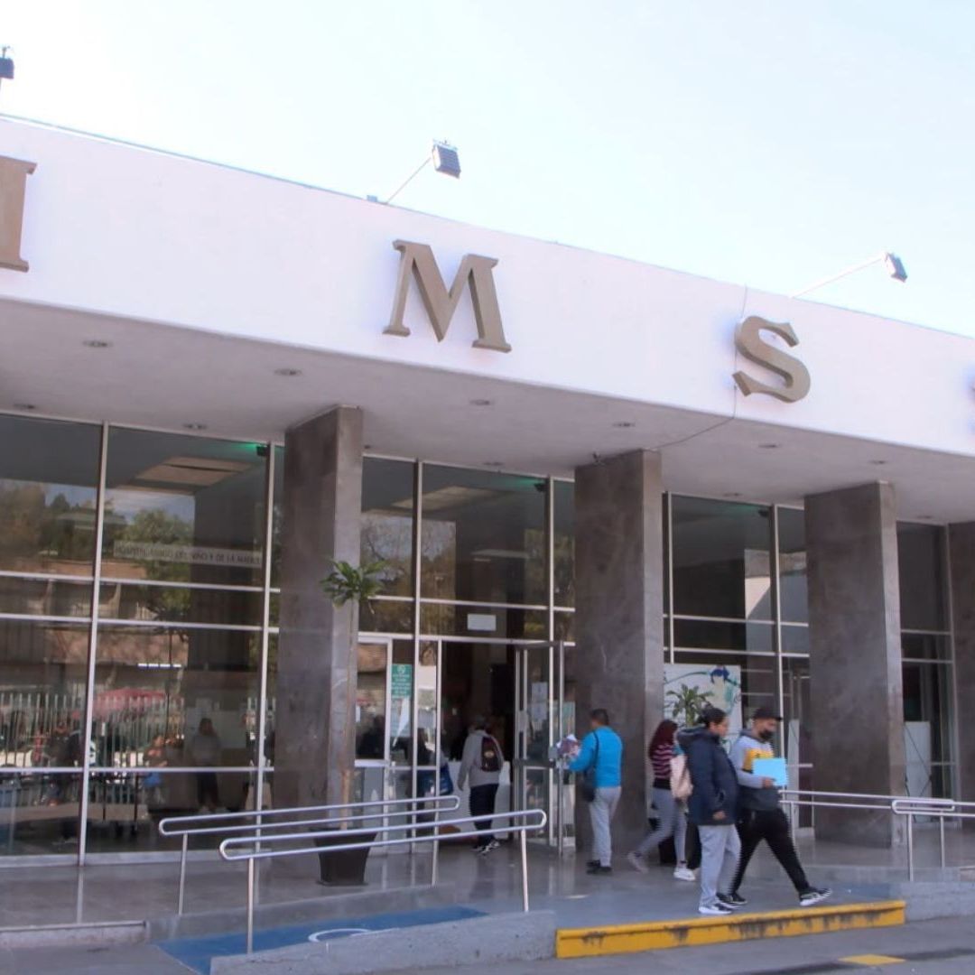 Mujer da a Luz en Sanitario Mientras Ingresaba a Labor en SLP